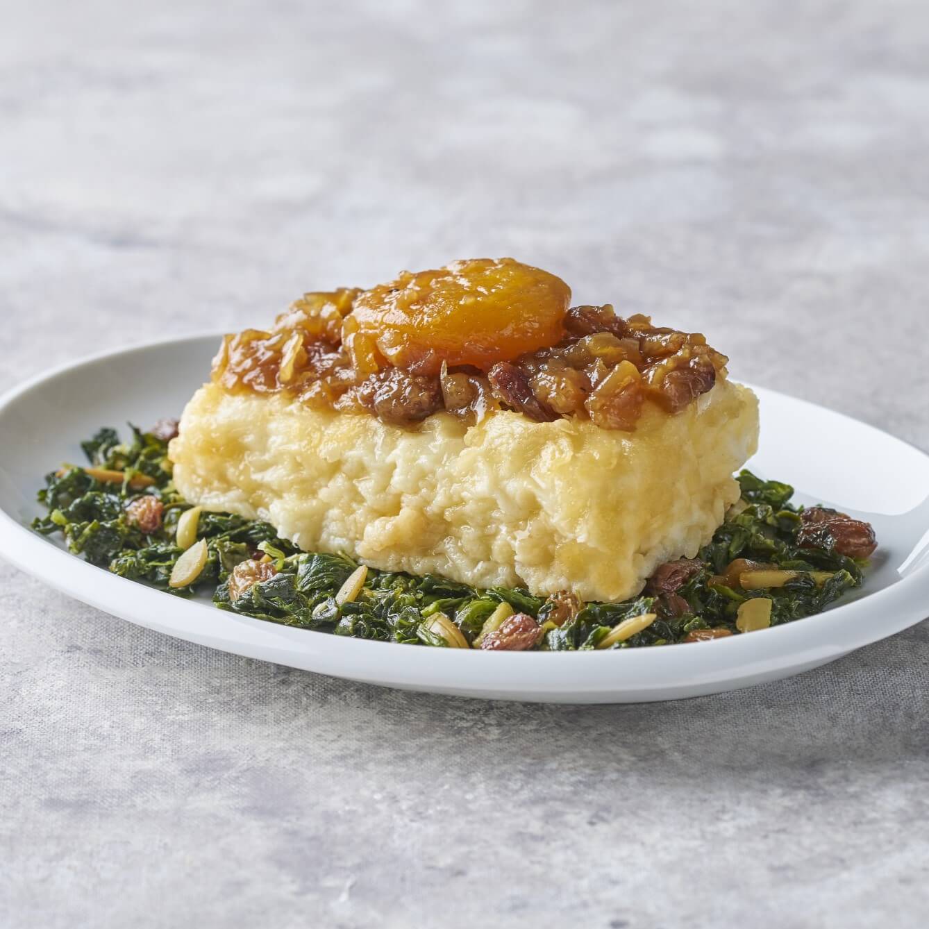 Morro de bacalao con cebolla caramelizada, espinacas y almendras – Prepared Meals & Entrées | Bacalalo gourmet