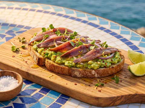 Tostada de aguacate con anchoas