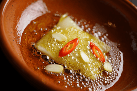 Bacalao al Ajillo: Receta Tradicional con Aceite y Ajo - Bacalalo