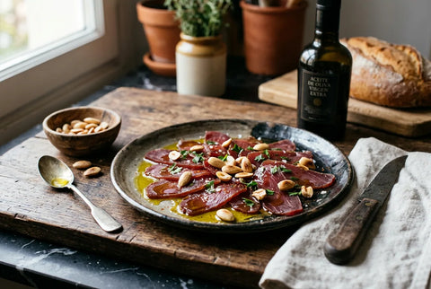 Lonchas finas de mojama de atún con aceite de oliva y almendras