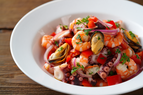 Salpicón de marisco: receta fresca y elegante - Bacalalo