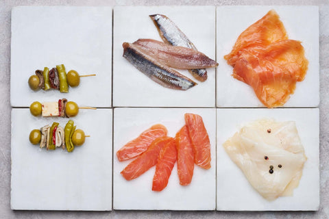 Surtido de ahumados y encurtidos gourmet (salmón, anchoa, pepinillo) – Bacalalo