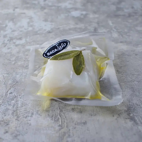 Morro de bacalao desalado con aceite de oliva y laurel – Fresh & Frozen Seafood | Bacalalo gourmet