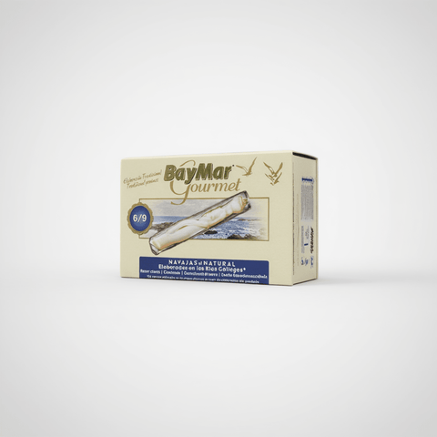 Detalle de navajas al natural de las rías, pieza a pieza seleccionadas