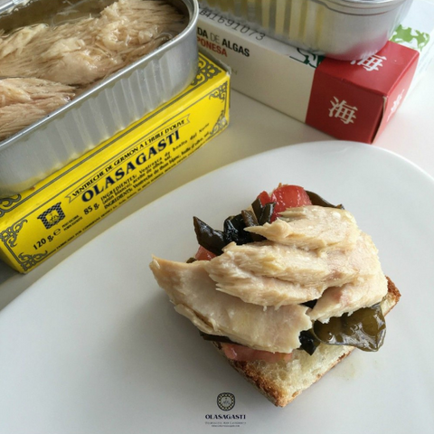 Enplatado de Olasagasti con tostada ventresca de bonito