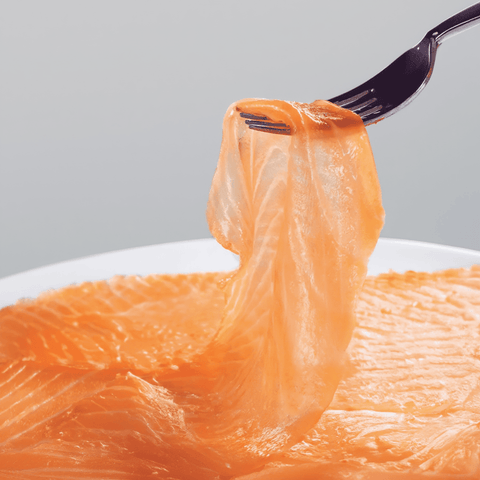 Detalle de salmón ahumado supreme gourmet, corte fino y sedoso