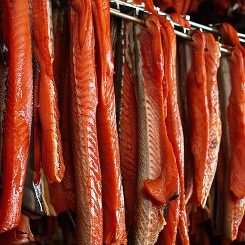 salmon ahumado tradicional colgado