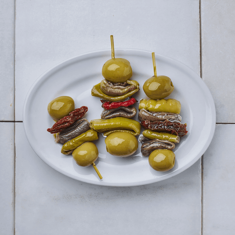 Gilda con anchoa, oliva, guindilla y tomate seco – Prepared Appetizers & Side Dishes | Bacalalo gourmet